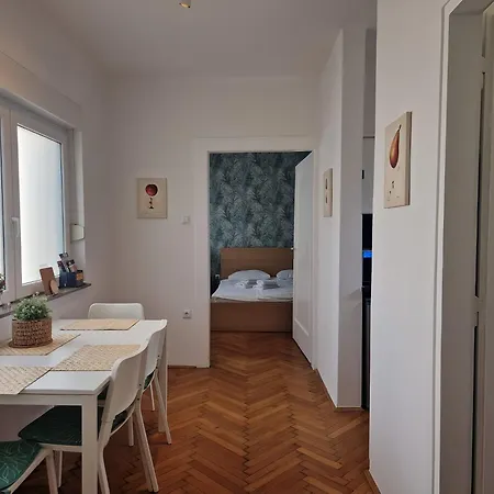 Apartment Gold *