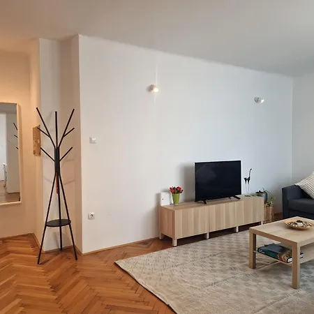 Apartment Gold